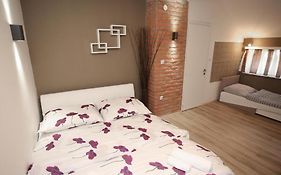 Apartments Rooms Paromlin Centar